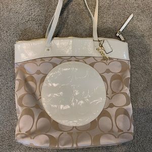 Patent Coach shoulder bag Laura tote